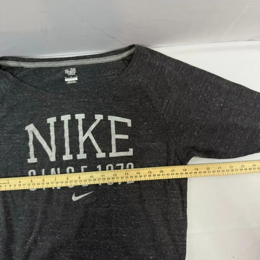Nike Women’s Light Weight Vintage Sweatshirt Size Medium